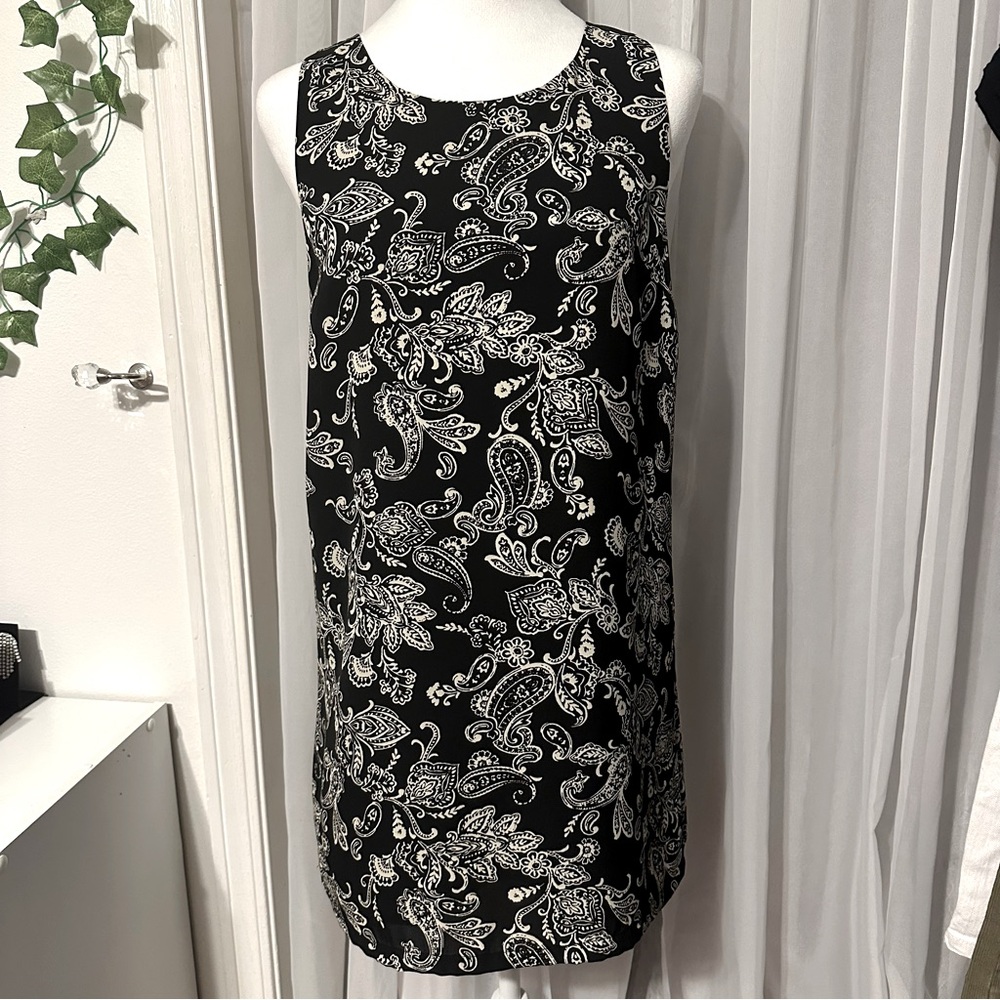 Forever 21 Black and White Paisley Sleeveless Dress with exposed zipper size S